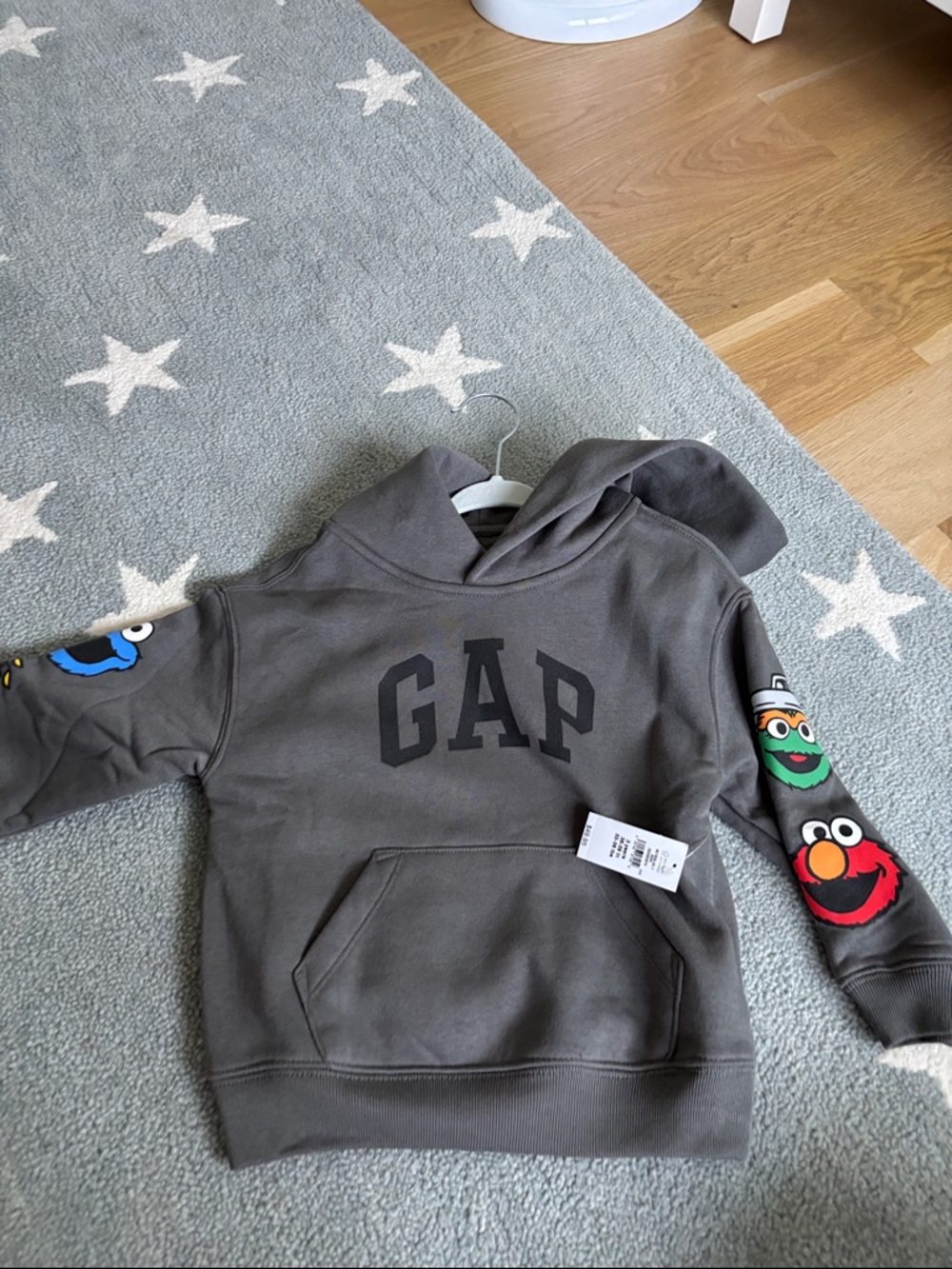 NWT gap Sesame Street sweatshirt. Size 3